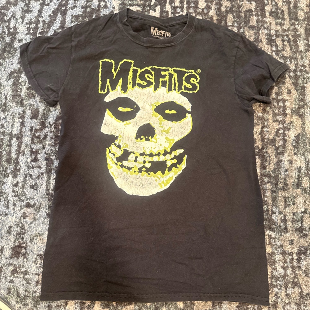 Black Graphic Tee - Short Sleeve